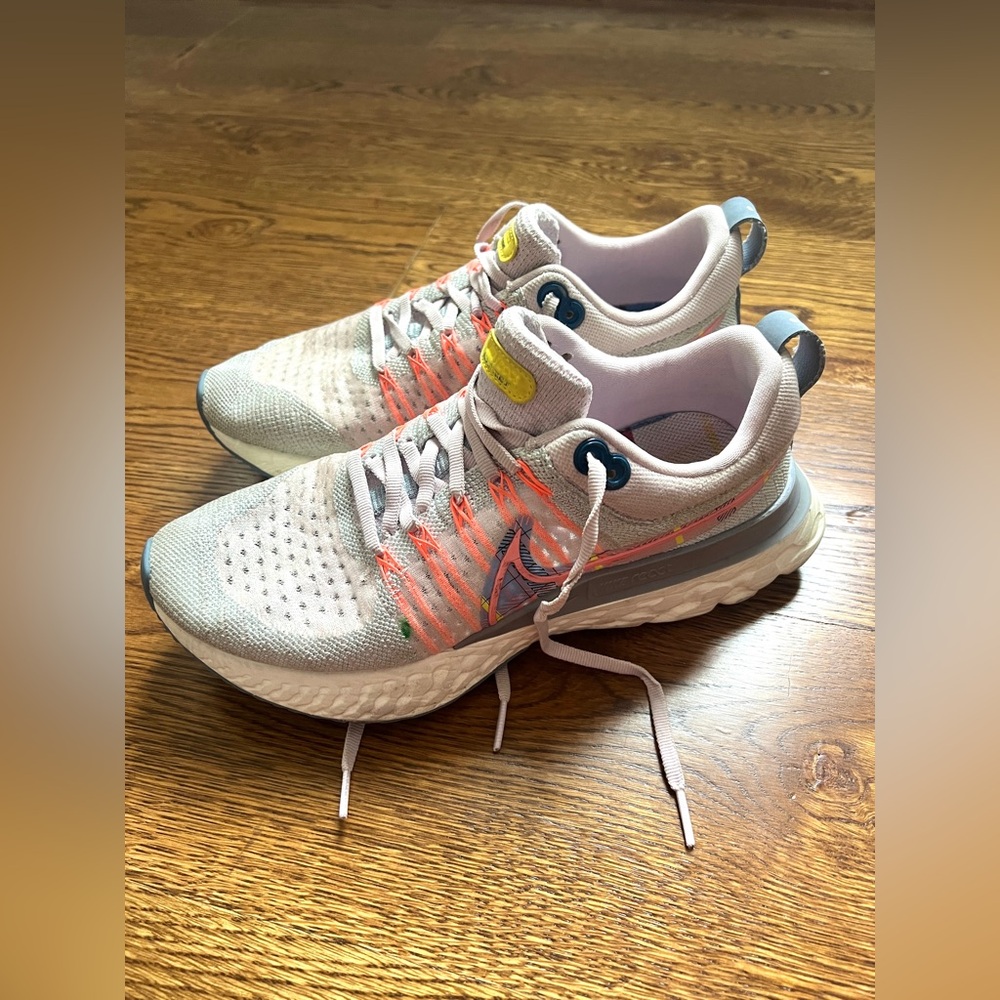 Women’s Purple / Gray Nike Tennishoes